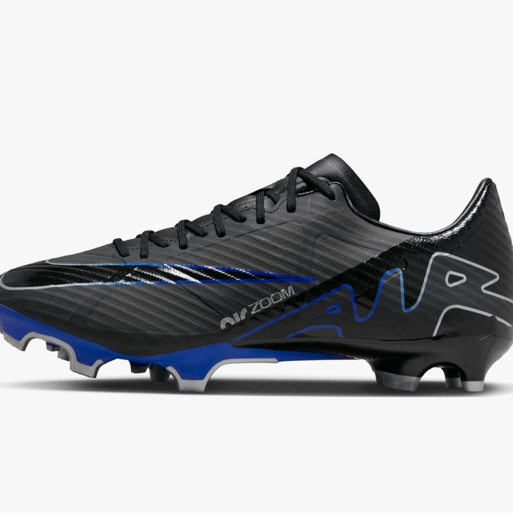 Nike men’s soccer cleats Color: Black Chrome Hyper Royal. Rarely worn. Sz 7.5
